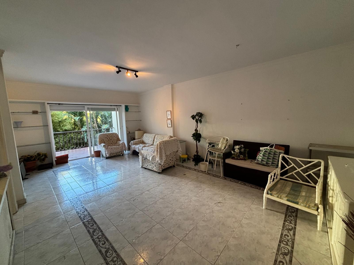 3 Bedroom Apartment in Marbella - Photo 10