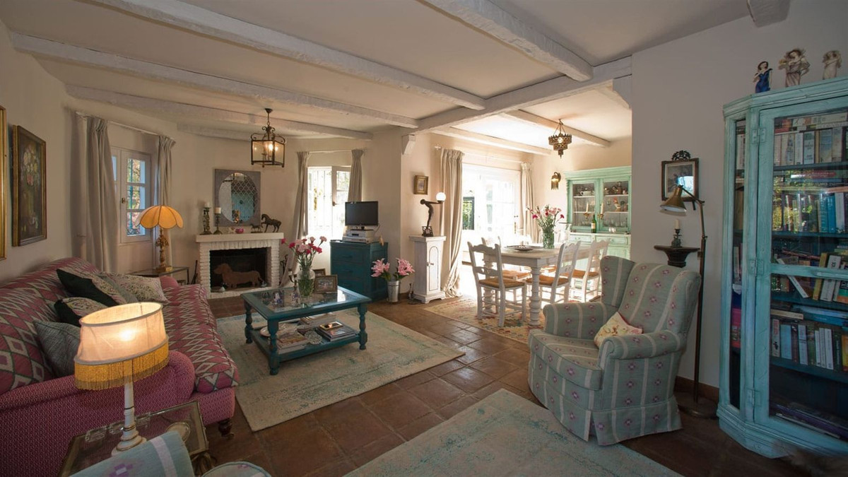 3 Bedroom Country house in Estepona - Photo 8