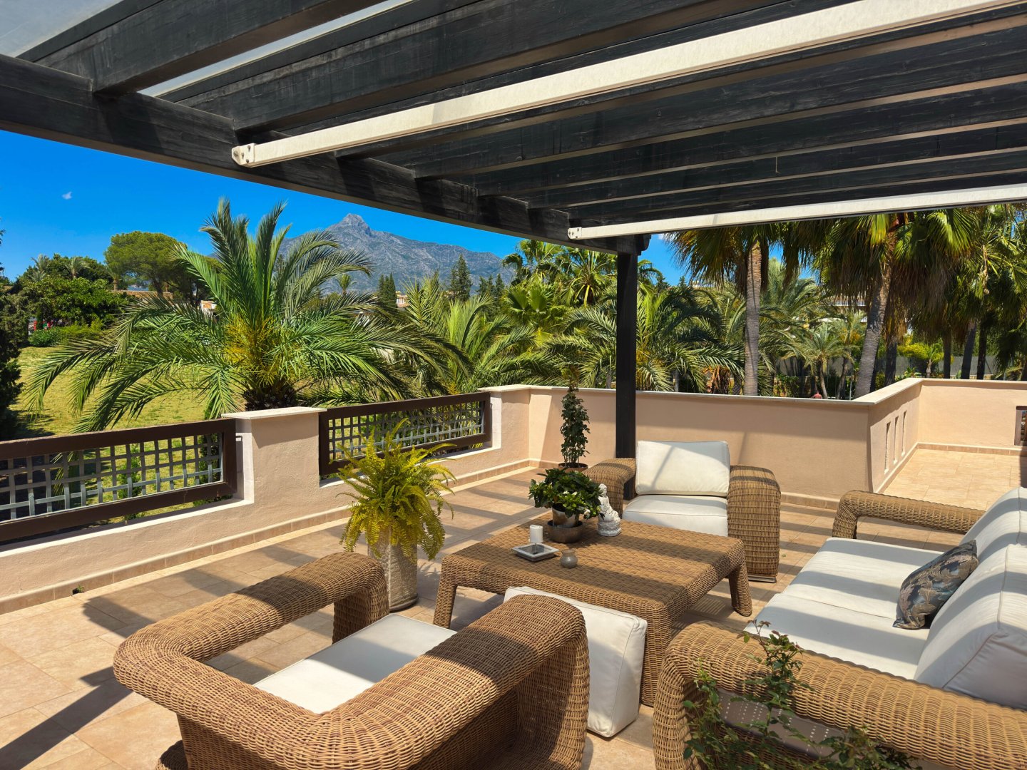 2 Bedroom Apartment in Marbella - Photo 4