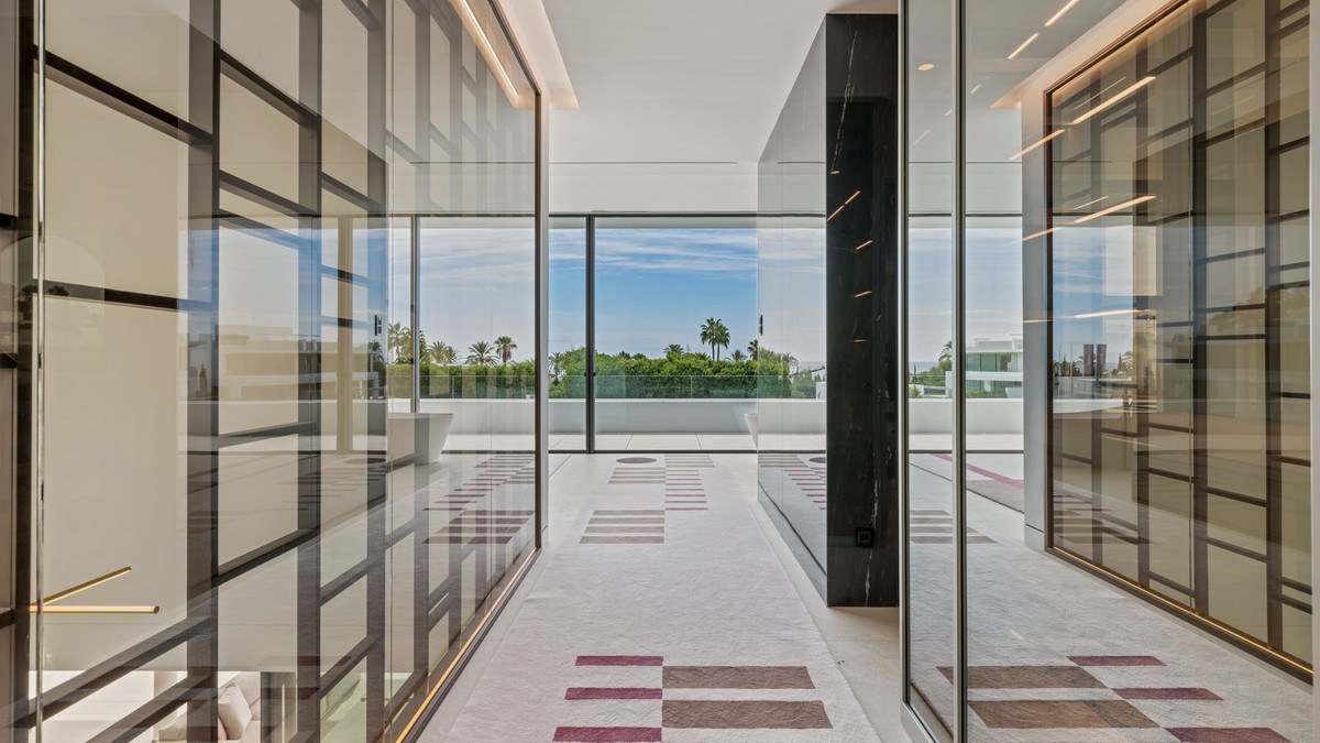 5 Bedroom Villa in Marbella - Photo 30