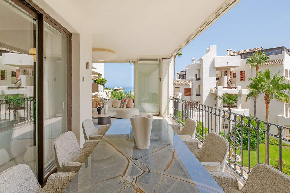 3 Bedroom Apartment in Estepona - Photo 6