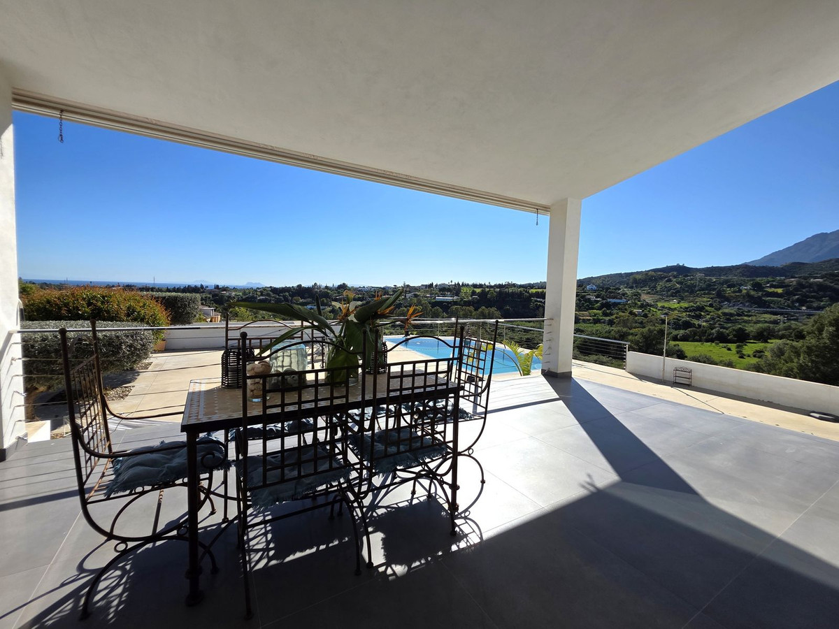 4 Bedroom Villa in Estepona - Photo 6
