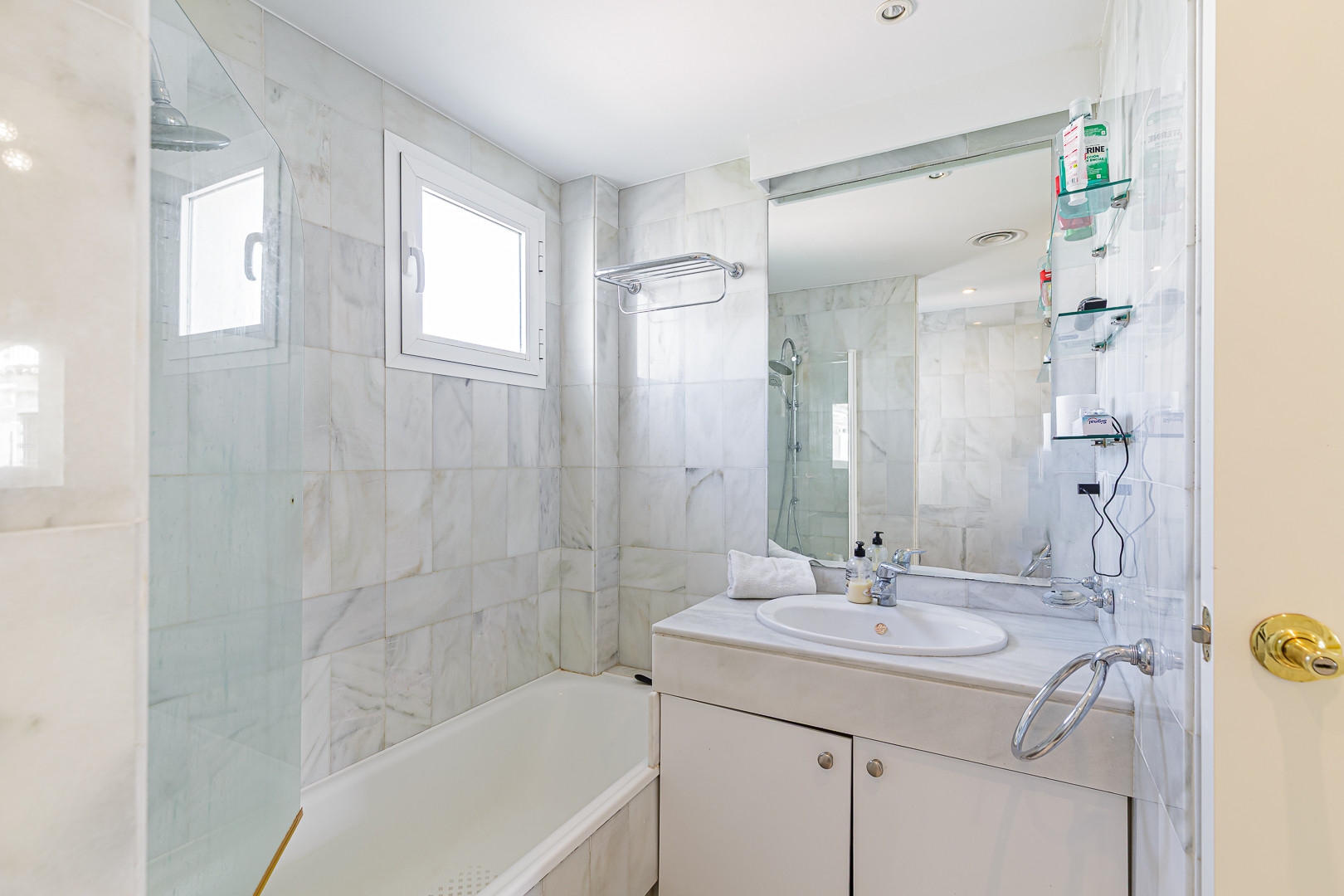 4 Bedroom Apartment in Marbella - Photo 7