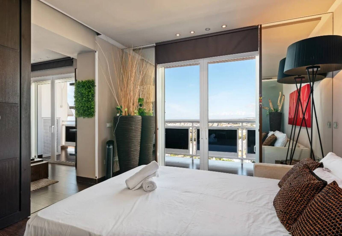 1 Bedroom Apartment in Marbella - Photo 14