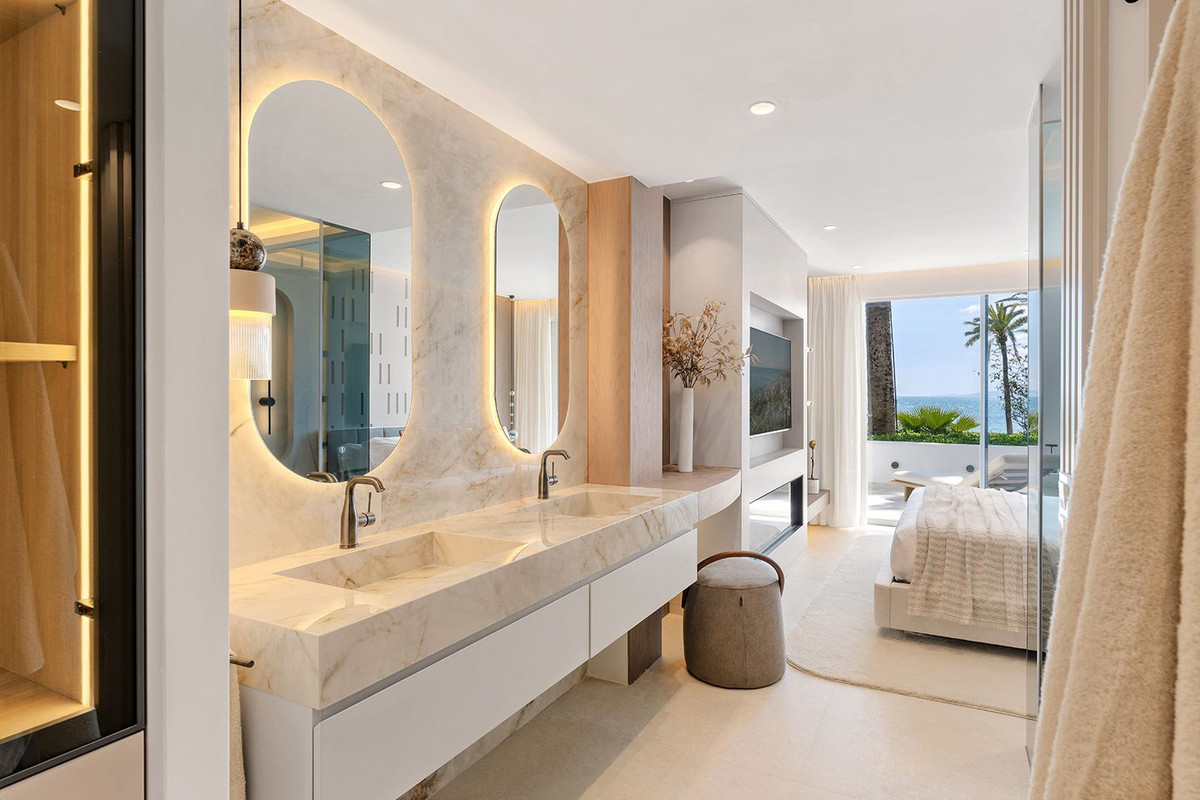 3 Bedroom Apartment in Estepona - Photo 6