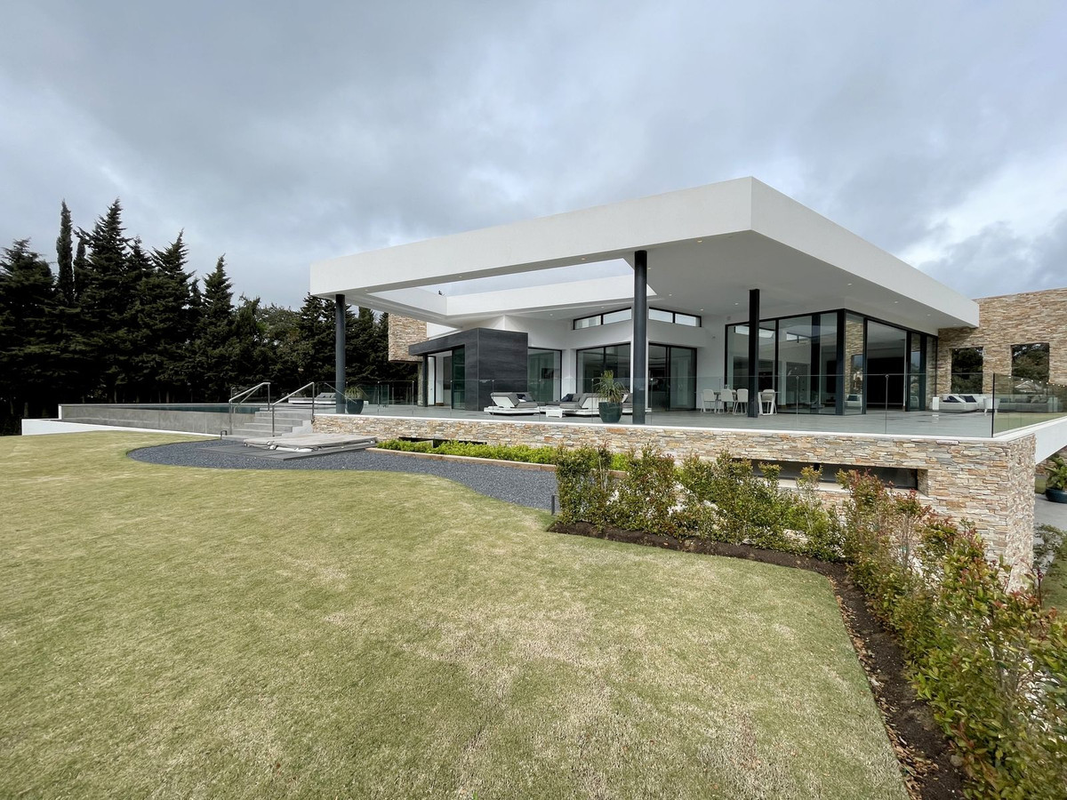 6 Bedroom Villa in San Roque - Photo 6