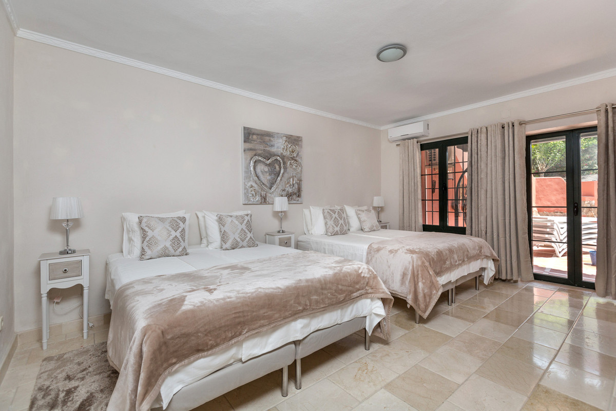 12 Bedroom Villa in Benahavís - Foto 34