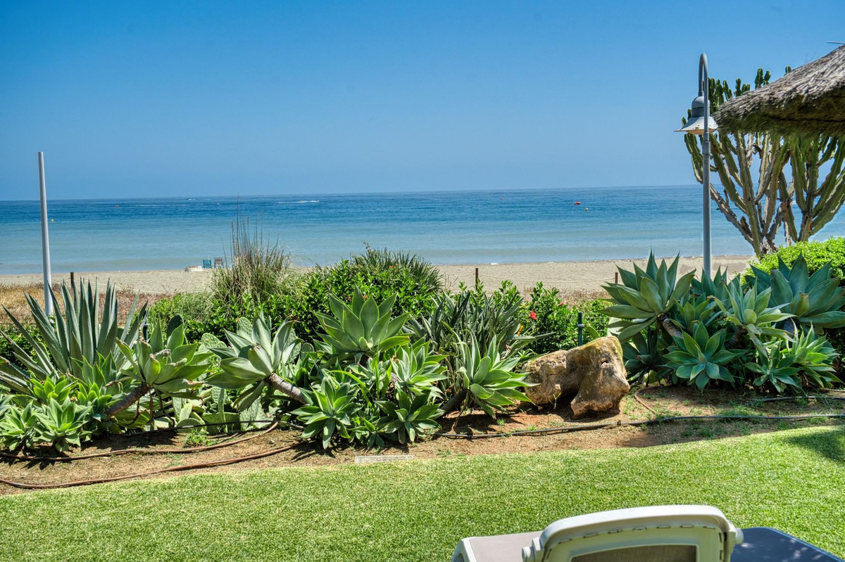 2 Bedroom Apartment in Estepona - Photo 25