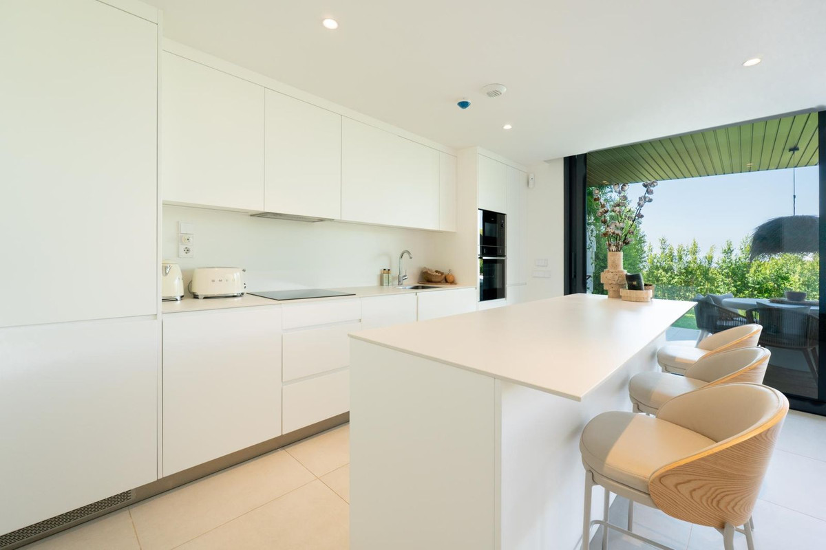 3 Bedroom Apartment in Fuengirola - Photo 10