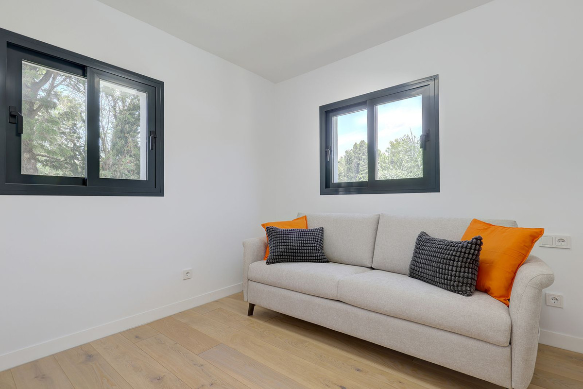 4 Bedroom Villa in Marbella - Photo 55