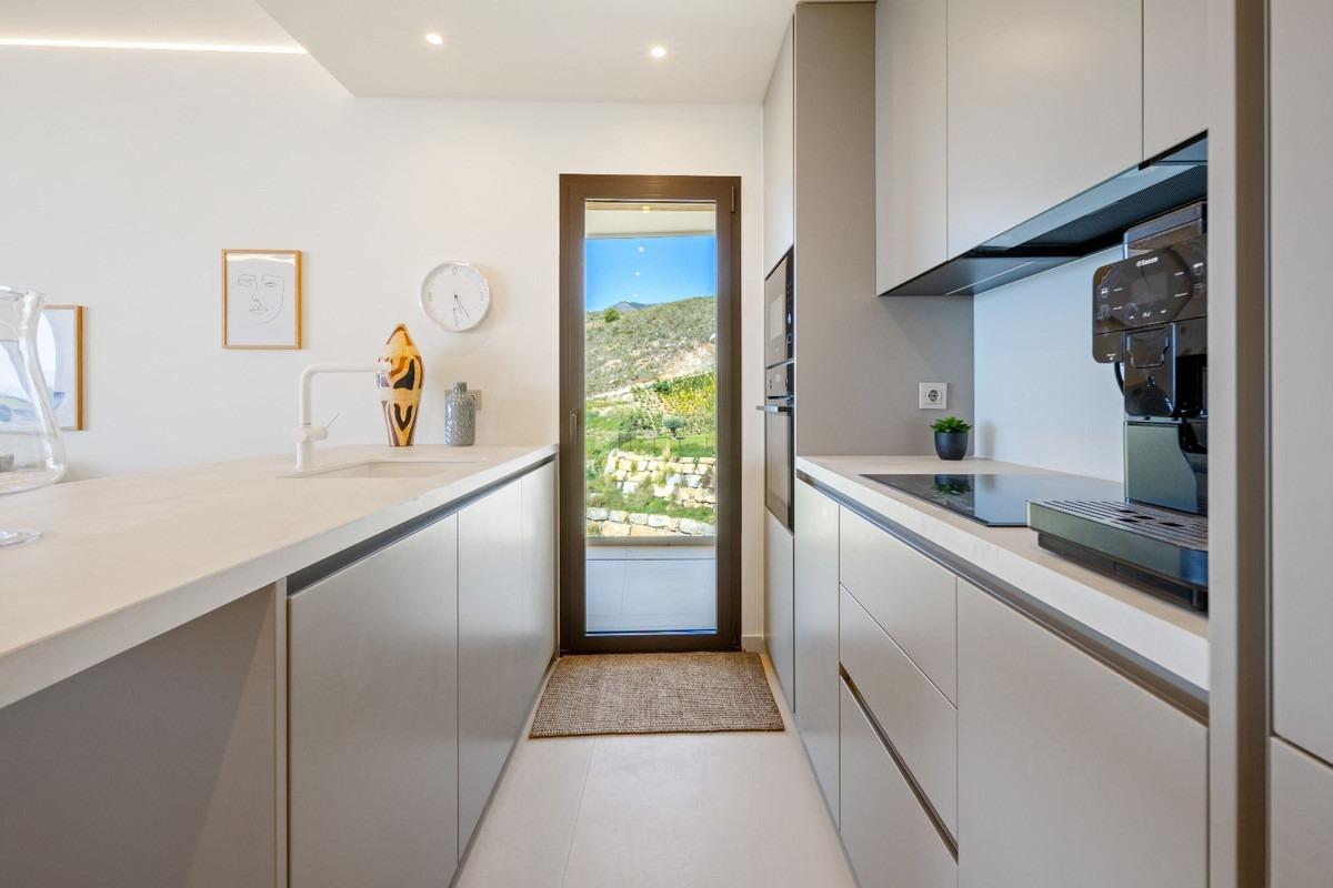 2 Bedroom Apartment in Benalmádena - Photo 13