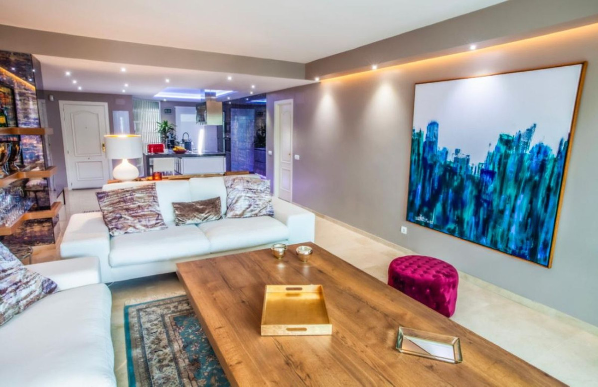 2 Bedroom Apartment in Marbella - Photo 3