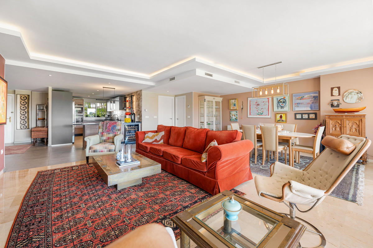 4 Bedroom Apartment in San Pedro de Alcántara - Photo 11
