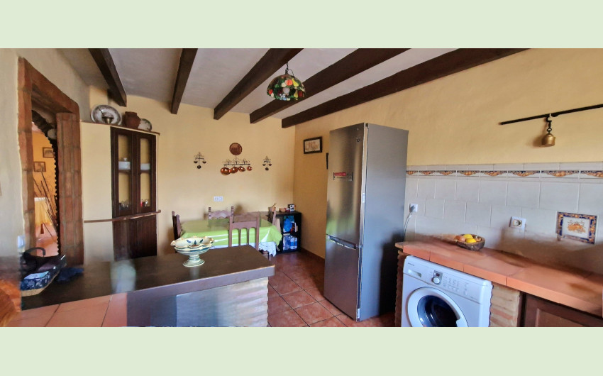 5 Bedroom Townhouse in Jimena de la Frontera - Photo 7