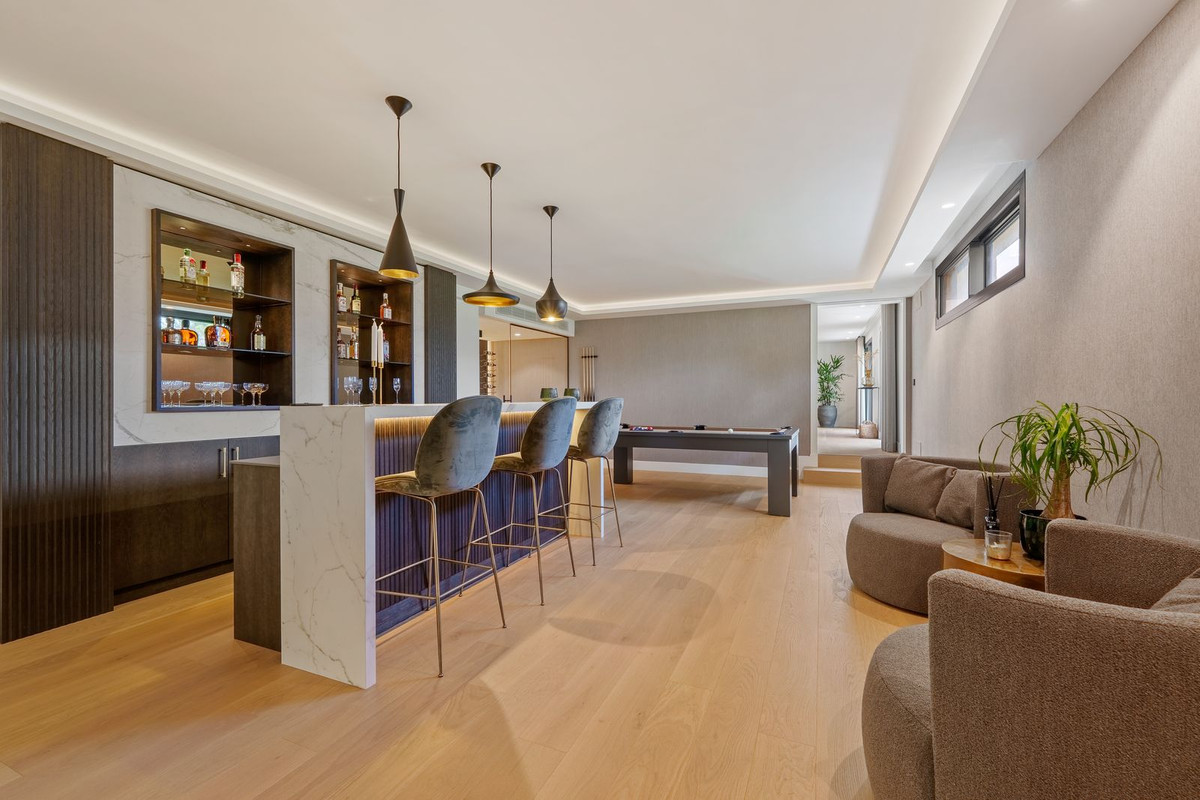 5 Bedroom Villa in Marbella - Photo 4