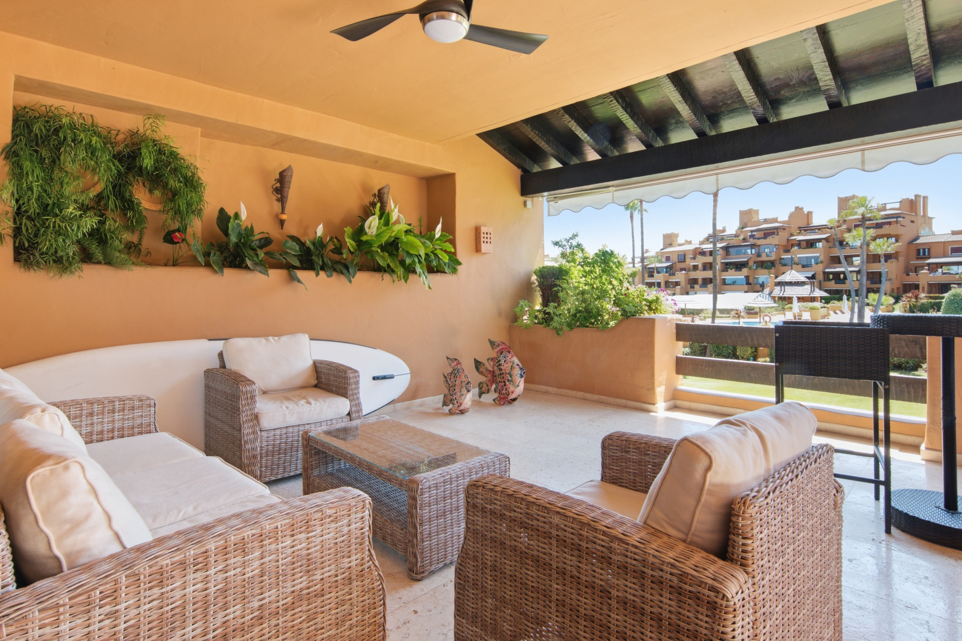 3 Bedroom Apartment in Estepona - Photo 2