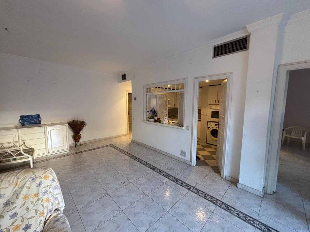 3 Bedroom Apartment in Marbella - Photo 11