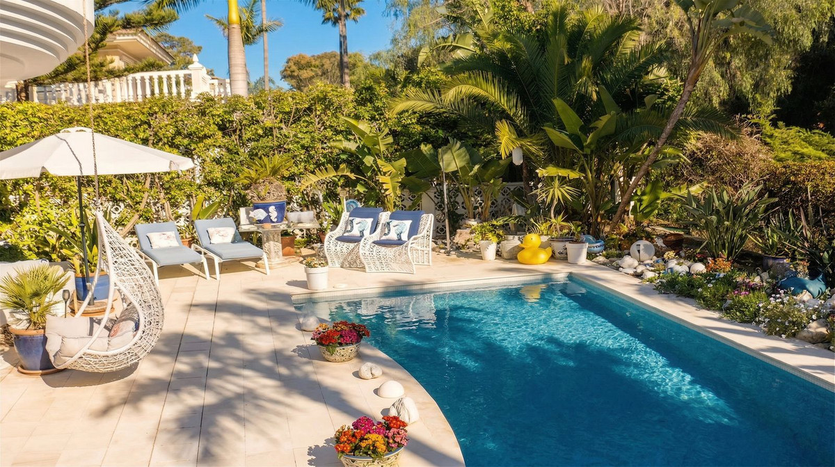 4 Bedroom Villa in Estepona - Photo 27