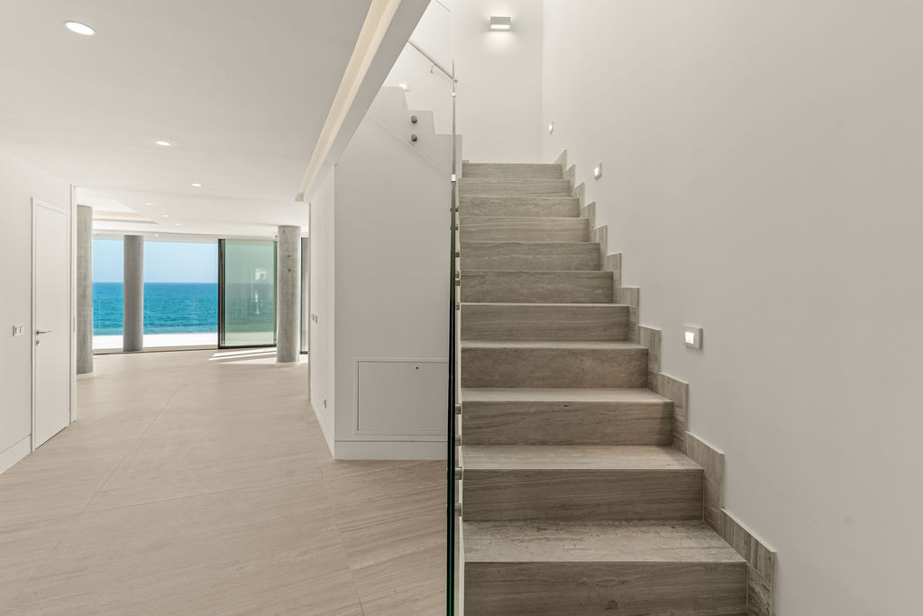 4 Bedroom Penthouse in Estepona - Photo 39