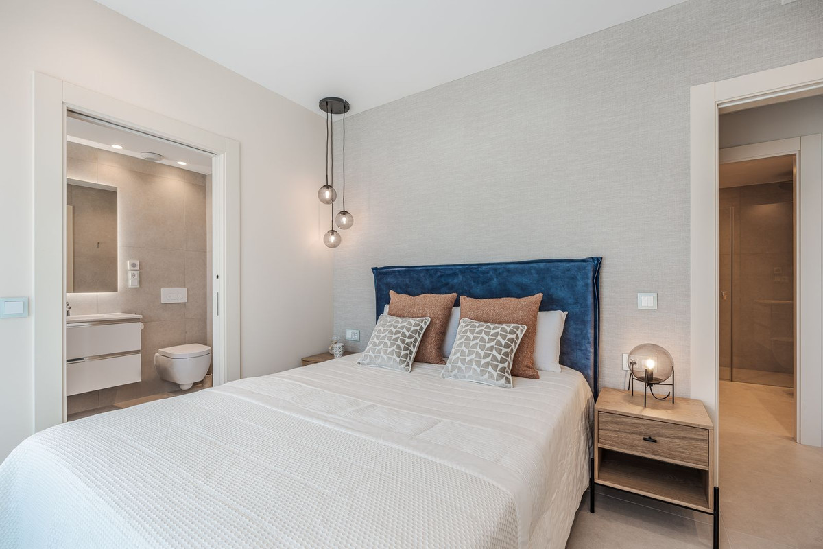 3 Bedroom Apartment in Estepona - Photo 32