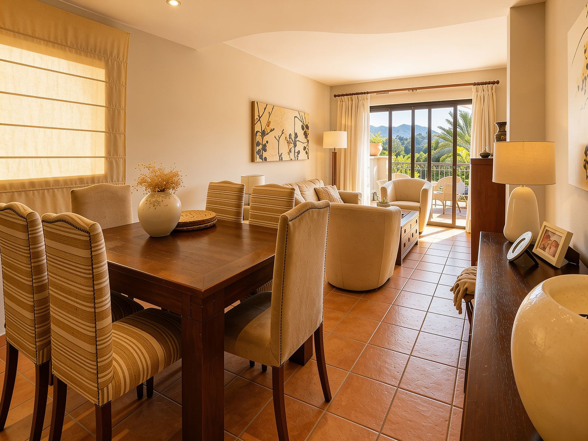 2 Bedroom Apartment in Marbella - Photo 3