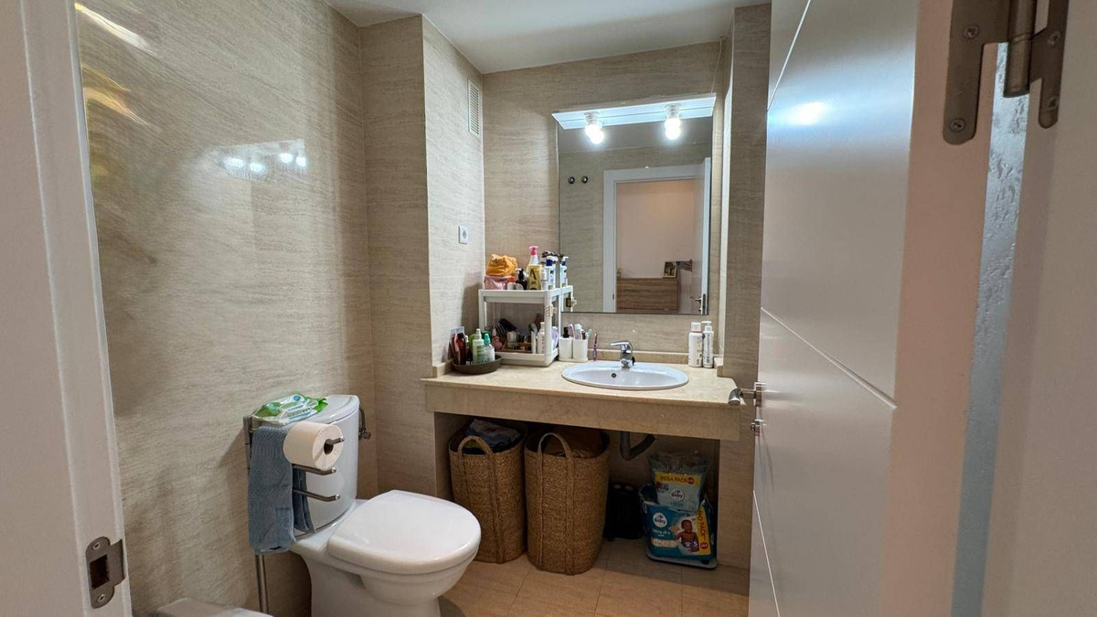 2 Bedroom Apartment in Fuengirola - Photo 13