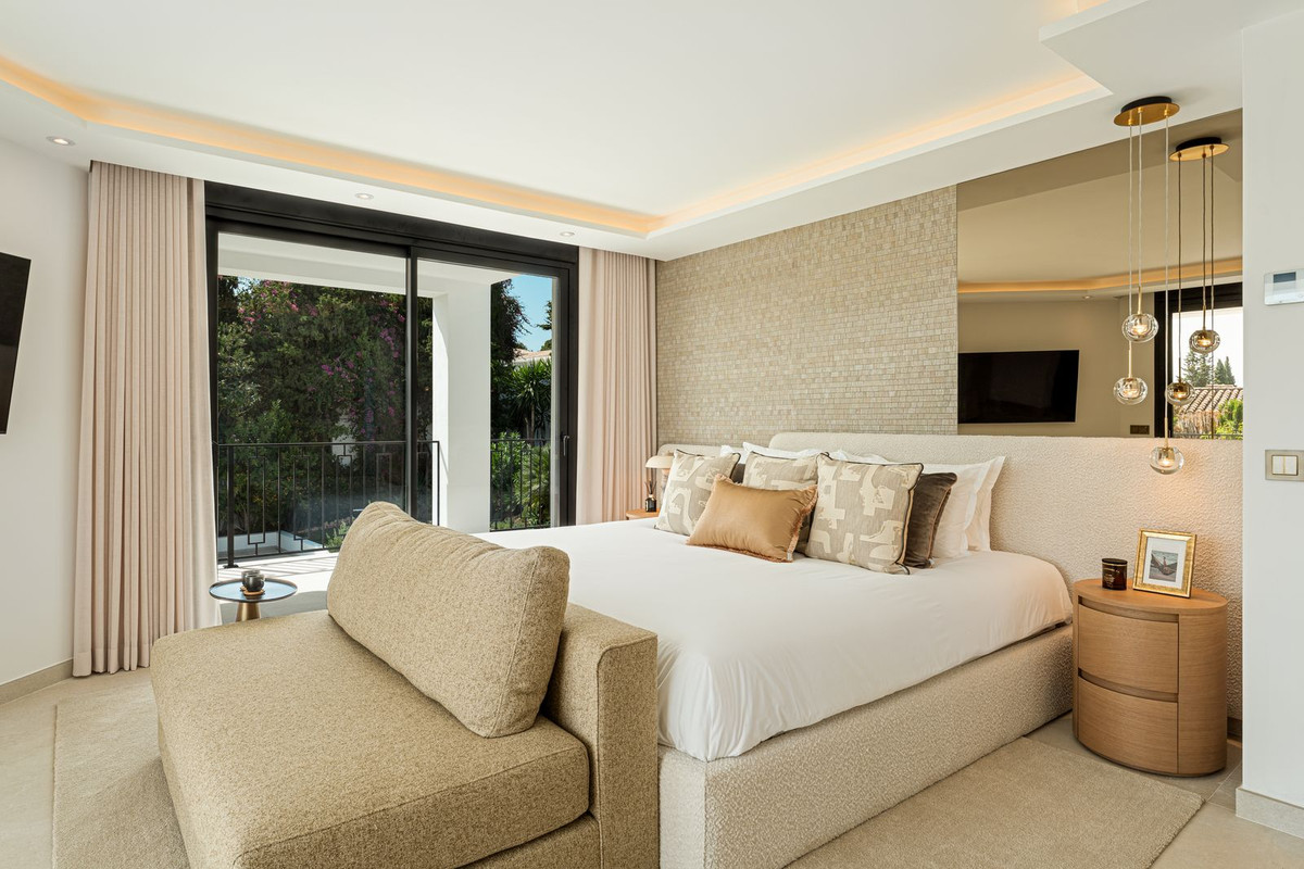 4 Bedroom Villa in Marbella - Photo 21