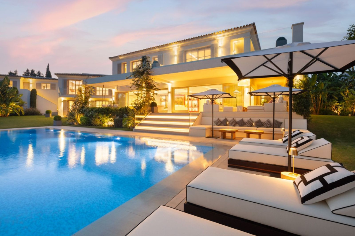 6 Bedroom Villa in Marbella - Photo 2