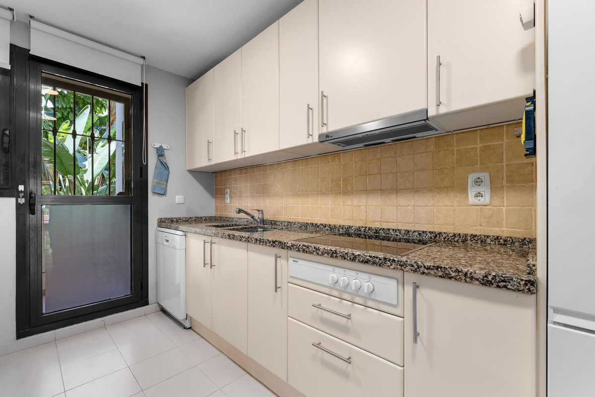 2 Bedroom Apartment in Benahavís - Foto 12