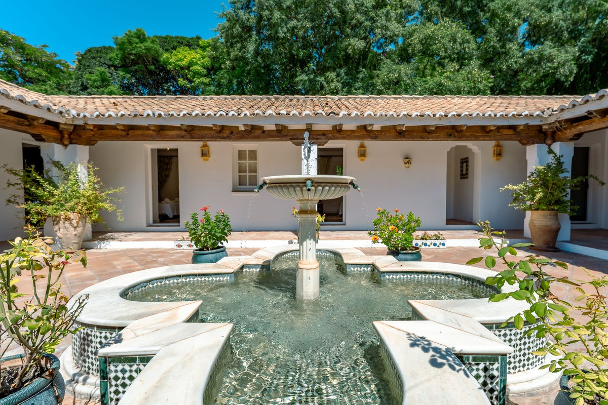 8 Bedroom Country house in Estepona - Фото 2