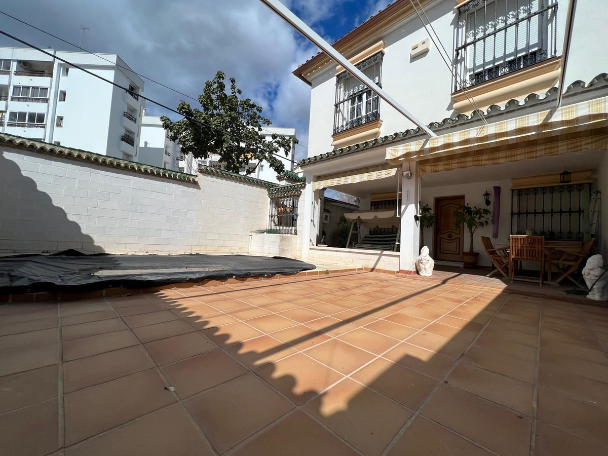 4 Bedroom Villa in Marbella - Photo 25