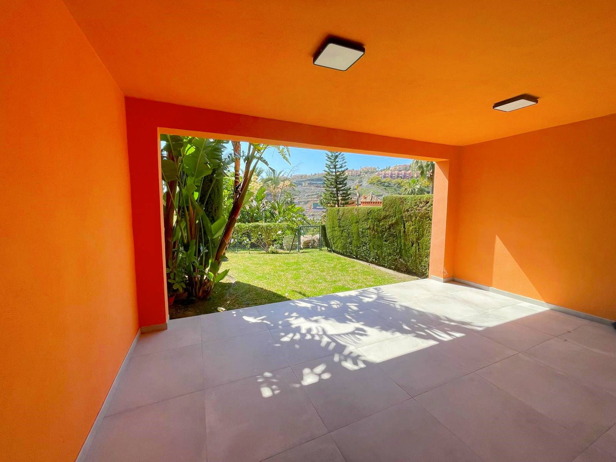 3 Bedroom Townhouse in Estepona - Photo 13