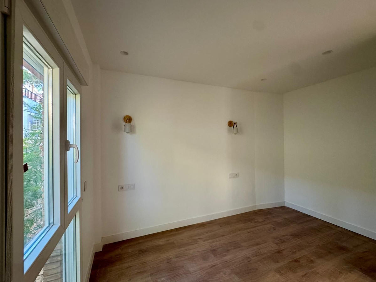 3 Bedroom Apartment in Torremolinos - Photo 18