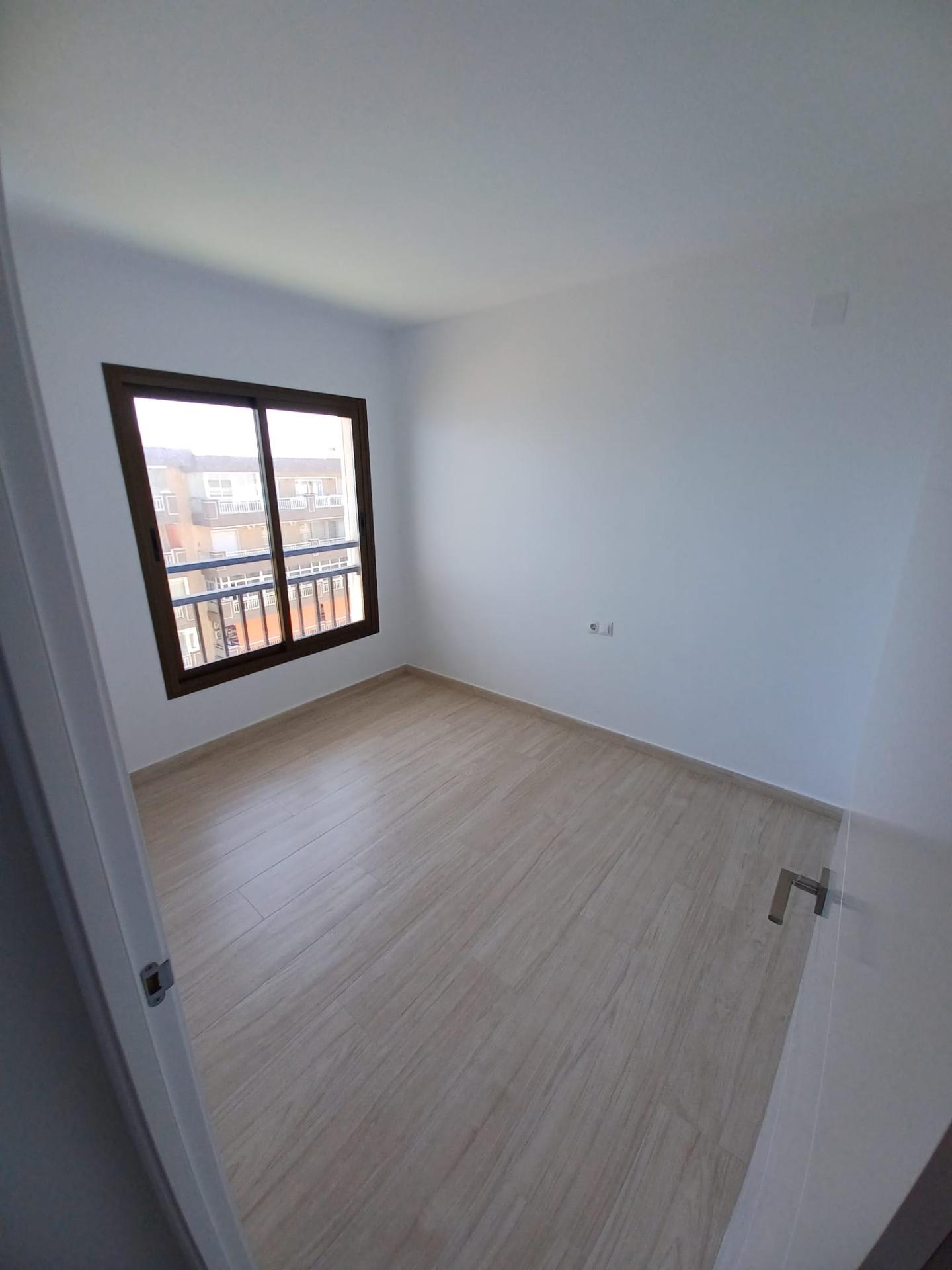 2 Bedroom Apartment in Fuengirola - Photo 18