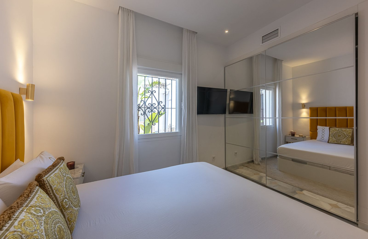 2 Bedroom Apartment in Marbella - Photo 12