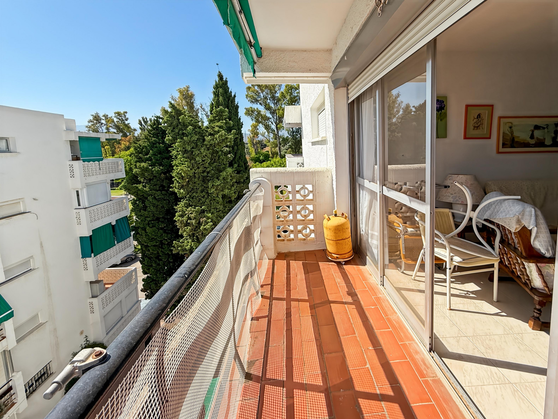 3 Bedroom Apartment in Estepona - Photo 11