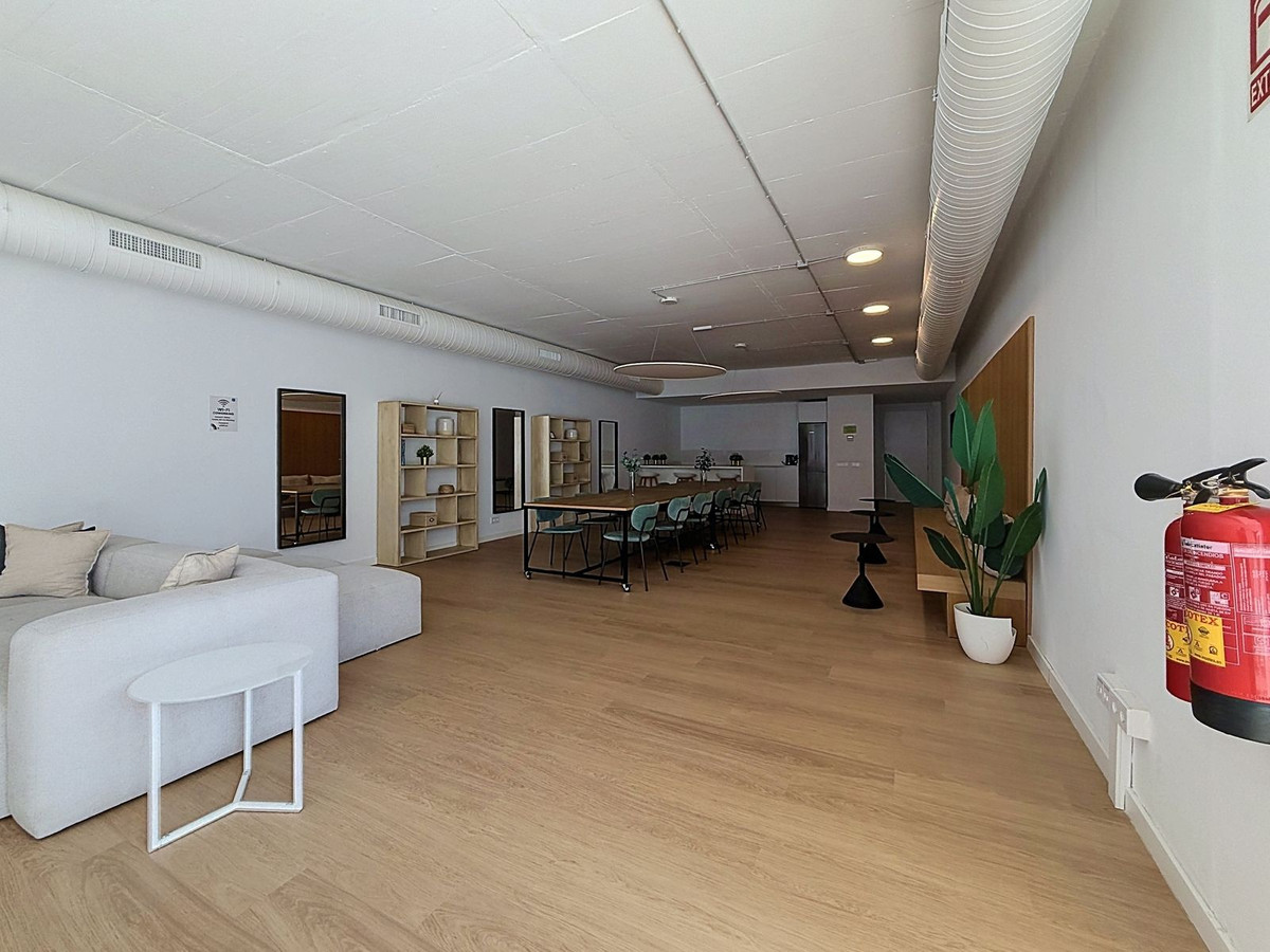 2 Bedroom Apartment in Estepona - Photo 38