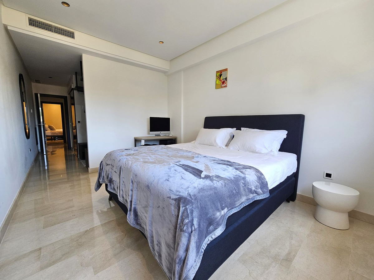 3 Bedroom Apartment in Marbella - Photo 11