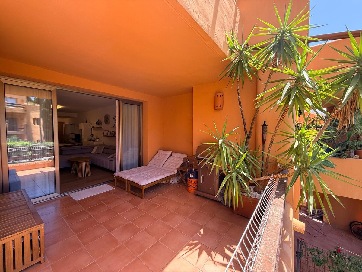 2 Bedroom Apartment in Estepona - Photo 10