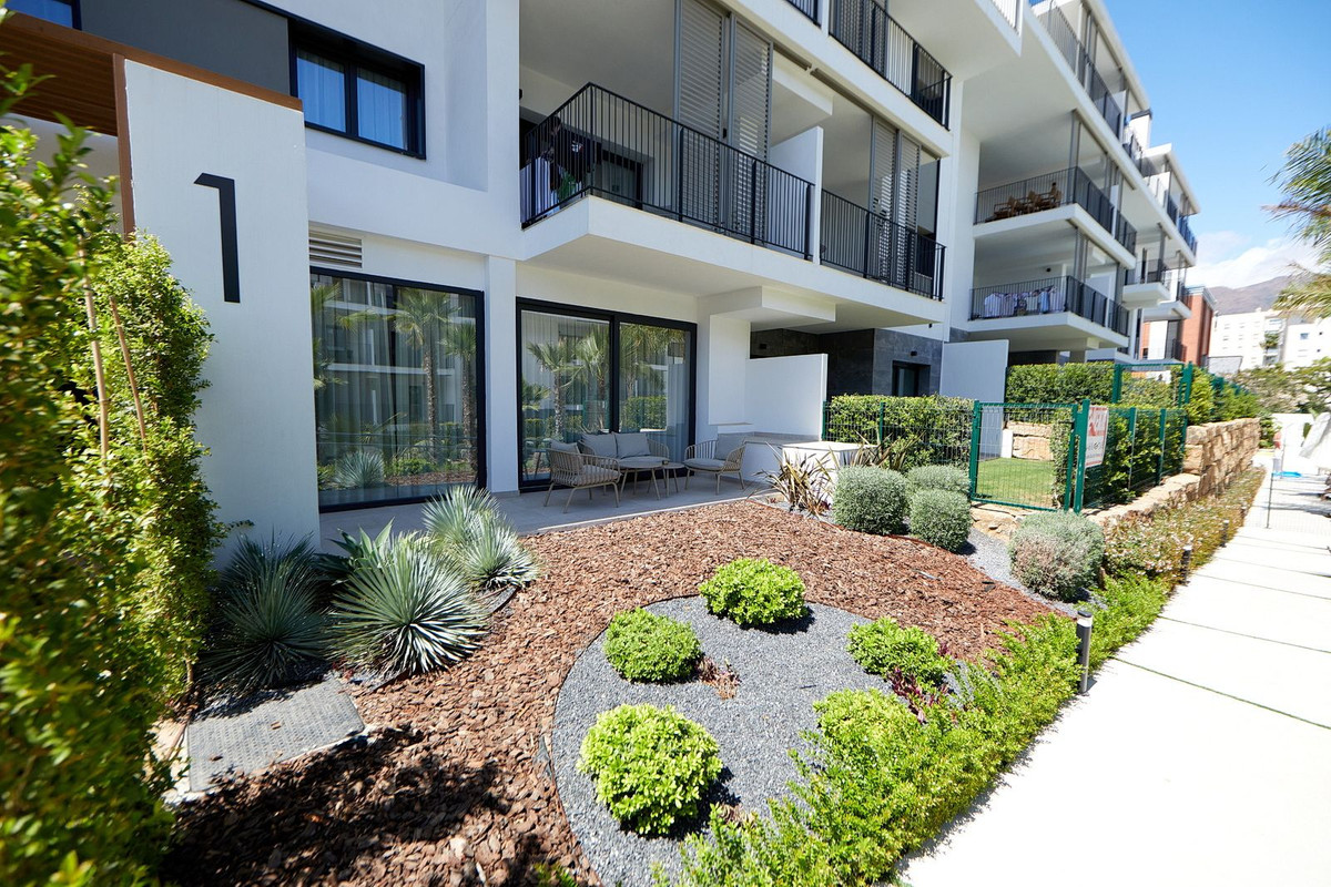 2 Bedroom Apartment in Estepona - Photo 22