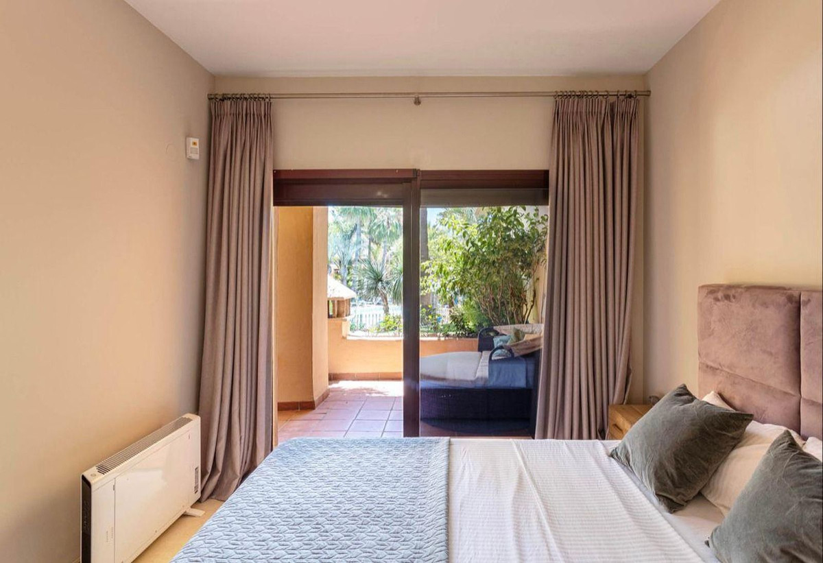 2 Bedroom Apartment in San Pedro de Alcántara - Photo 9