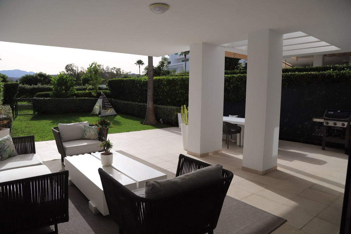3 Bedroom Apartment in Estepona - Photo 11
