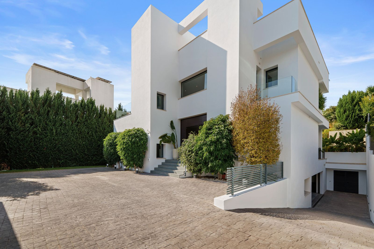 5 Bedroom Villa in Marbella - Photo 31