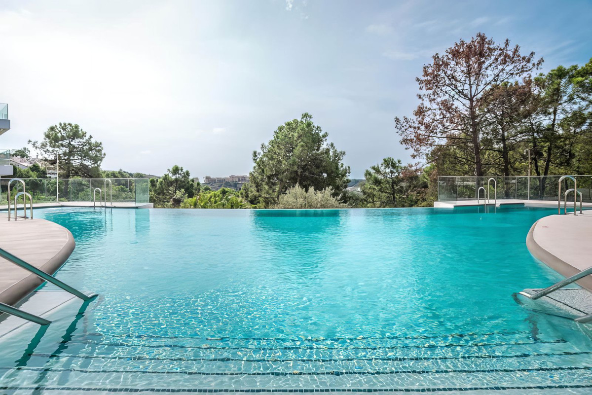 2 Bedroom Apartment in Estepona - Photo 25