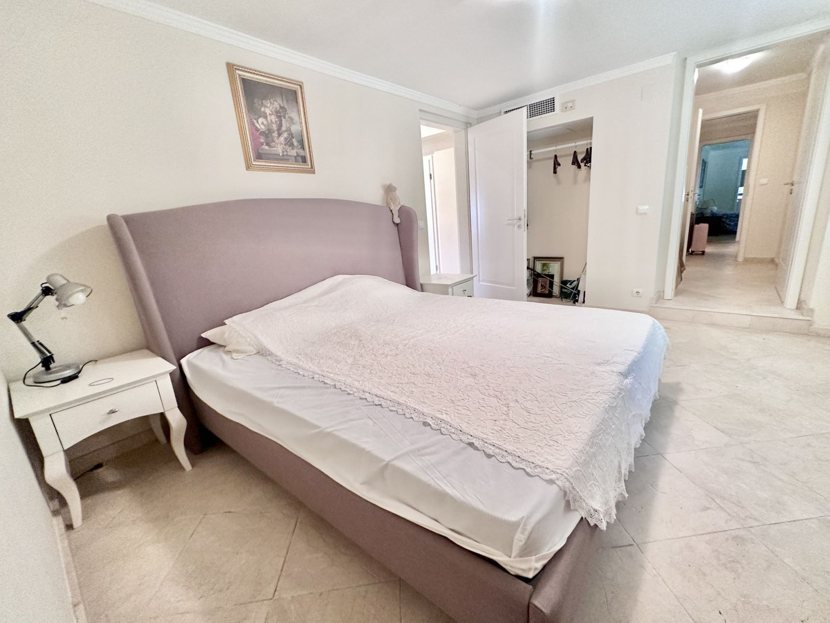 6 Bedroom Villa in Marbella - Photo 39
