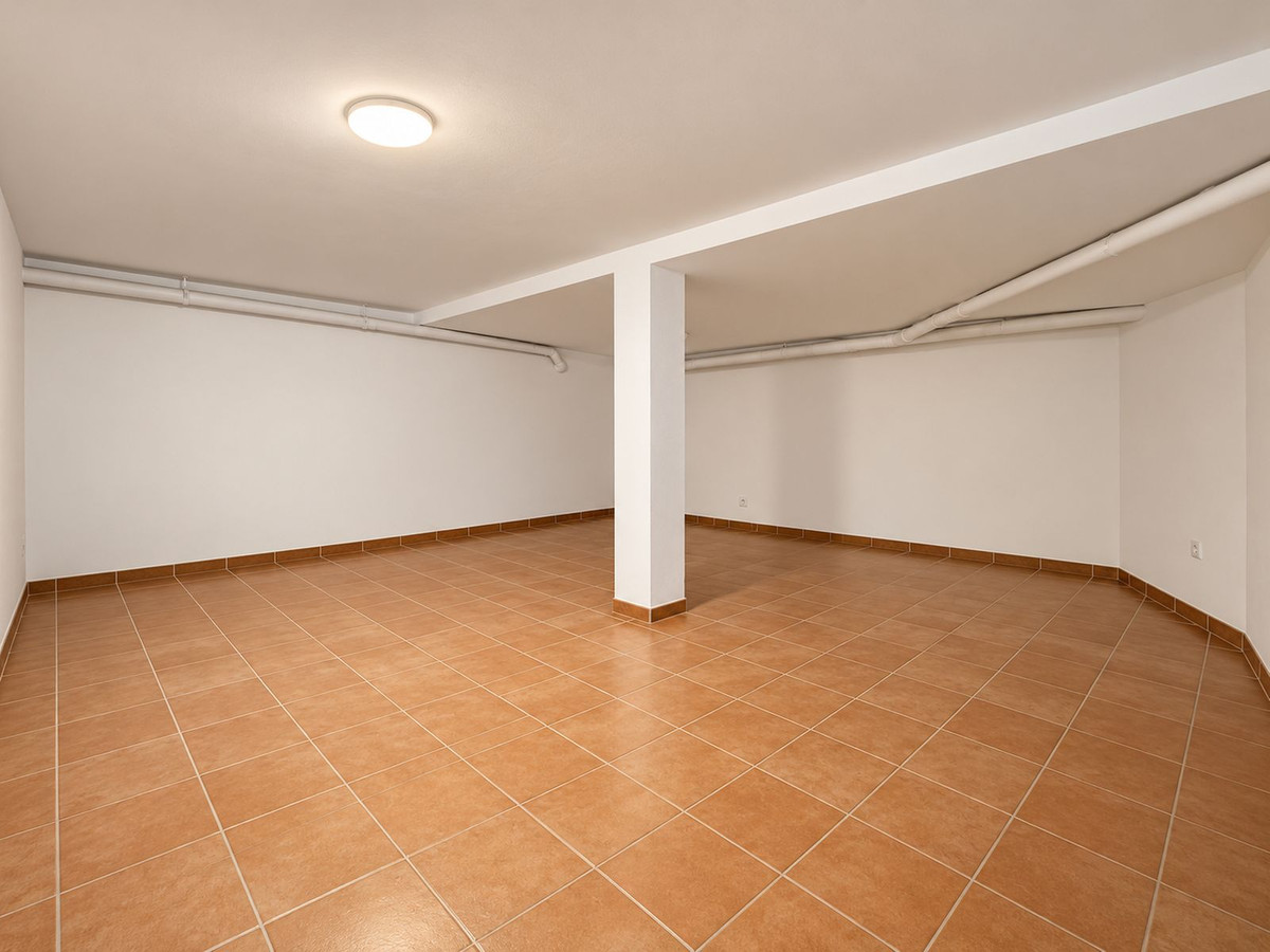 3 Bedroom Townhouse in Estepona - Photo 12