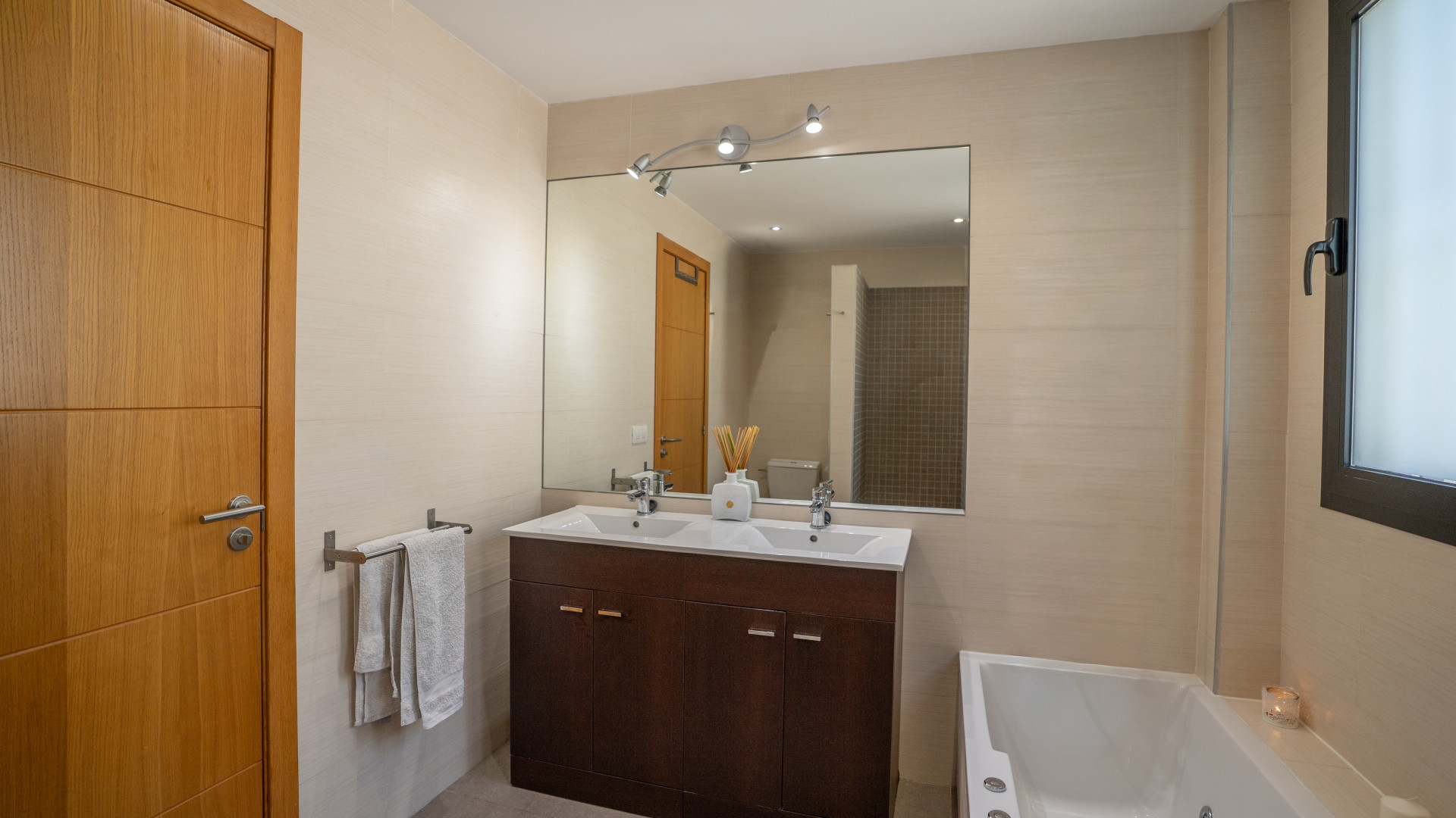 3 Bedroom Apartment in Estepona - Photo 16