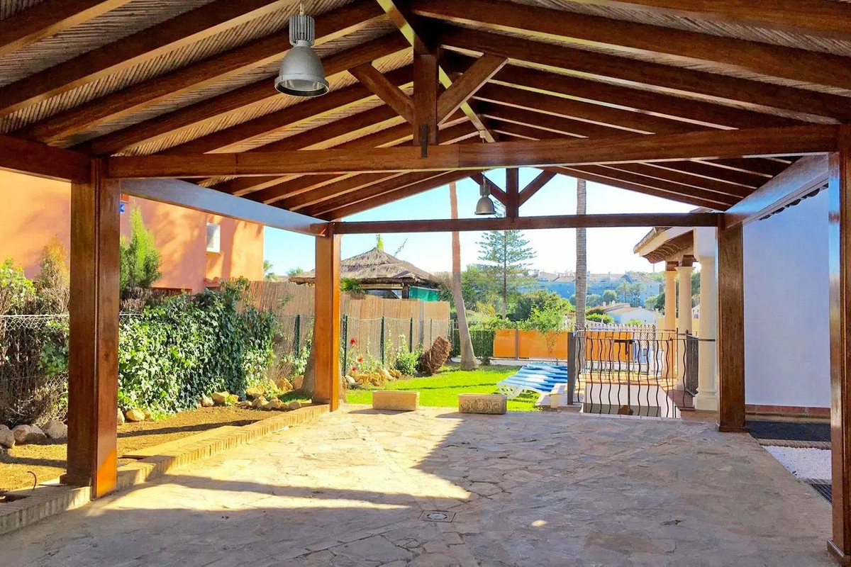 6 Bedroom Villa in San Pedro de Alcántara - Photo 24