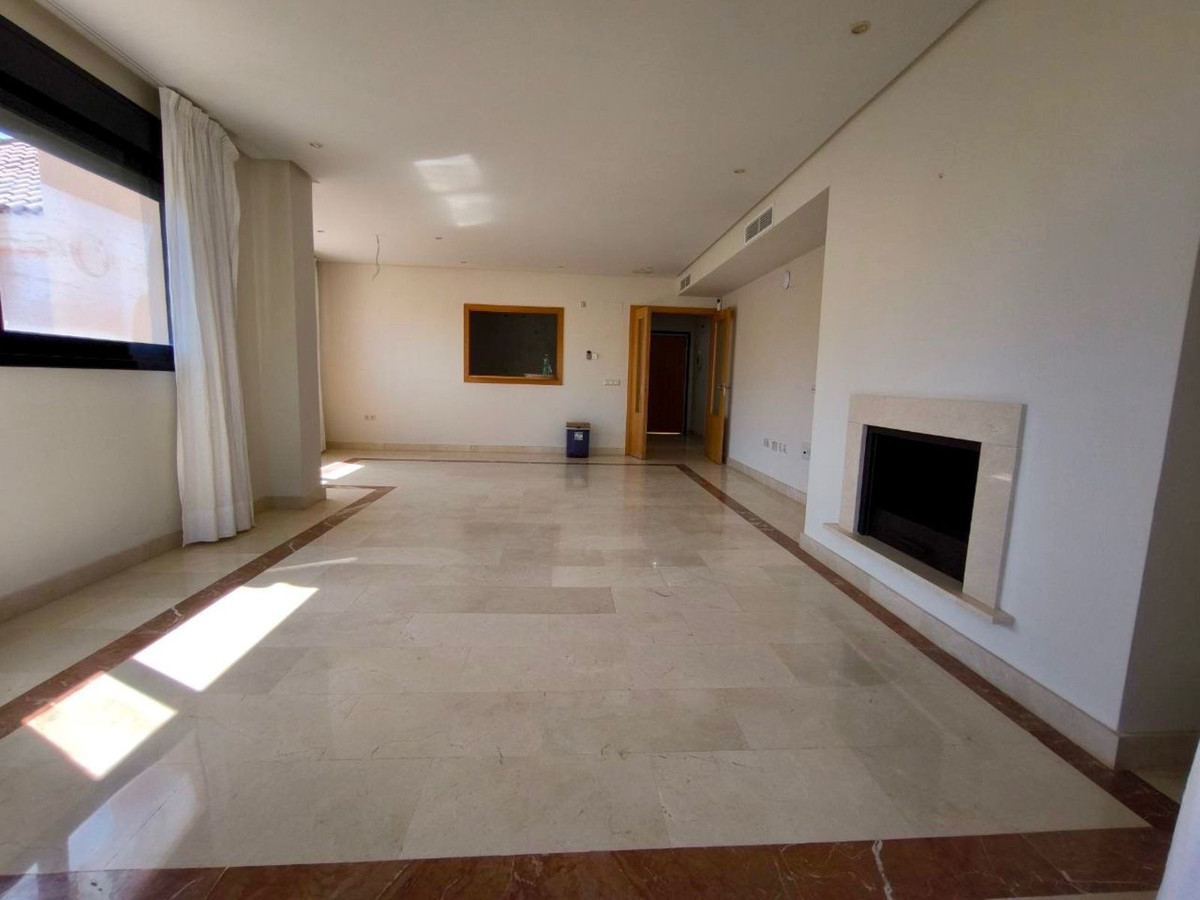Piso de 2 dormitorios con piscina en Málaga – Foto 6