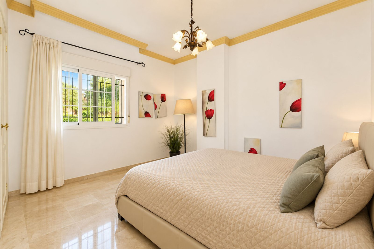 3 Bedroom Apartment in Marbella - Photo 14